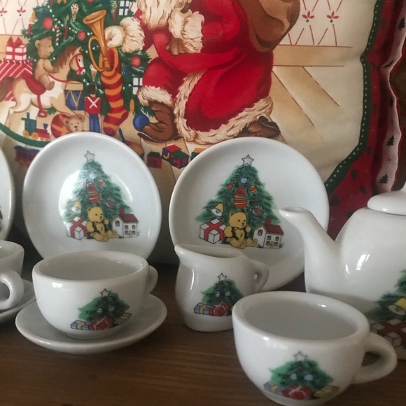 Rare Vintage 1970’s Christmas Miniature Tea Set - Picture 7 of 12